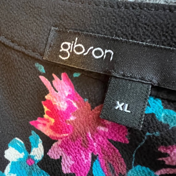 GIBSONLOOK Gibson Stretch Crepe Split Neck Sleeveless Blouse - Picture 3 of 4